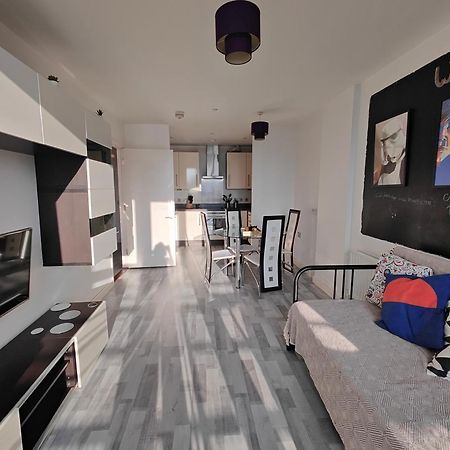 Giogio - Comfortable Stratford Flat With Stunning Views Apartamento Londres Exterior foto