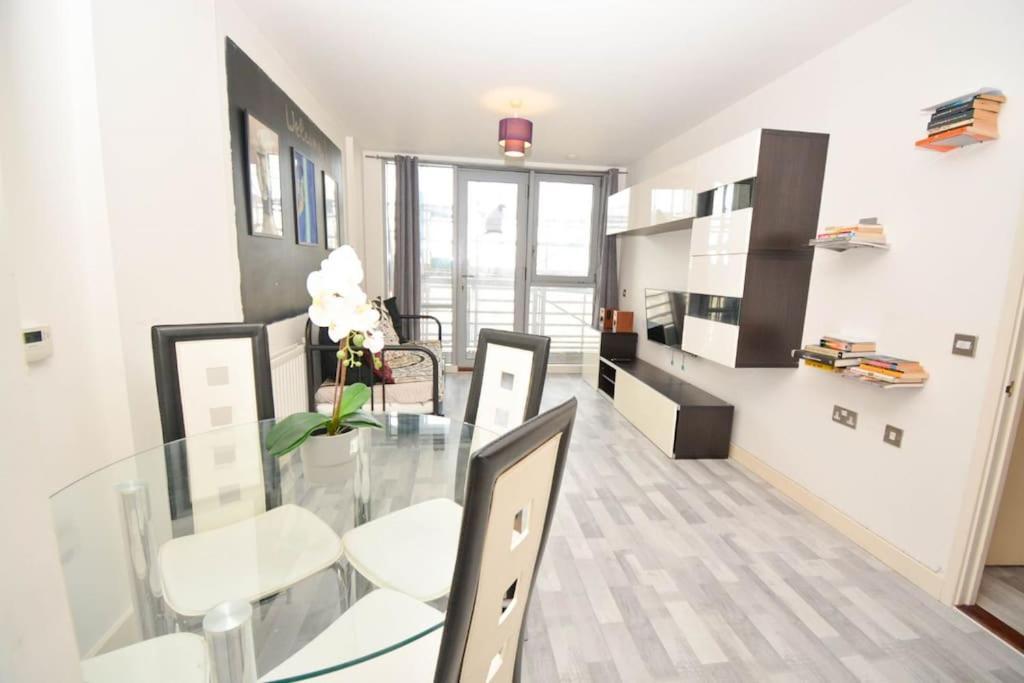 Giogio - Comfortable Stratford Flat With Stunning Views Apartamento Londres Exterior foto